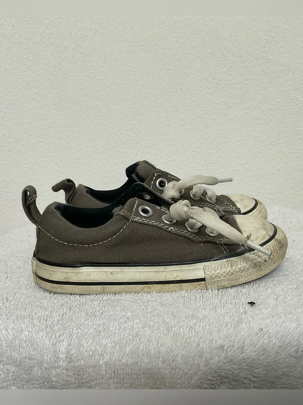 Converse Dark Grey Children's Low Top Classic Shoes Size 8 Sneakers